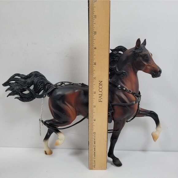 Retired Breyer Huckleberry Bey #472 Collectible Horse with Accessories - Picture 12 of 12